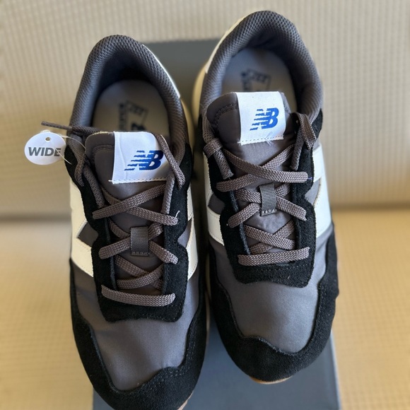 New Balance - Picture 5 of 8